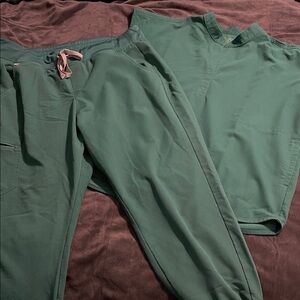 Figs Women's Hunter Green Scrub Set